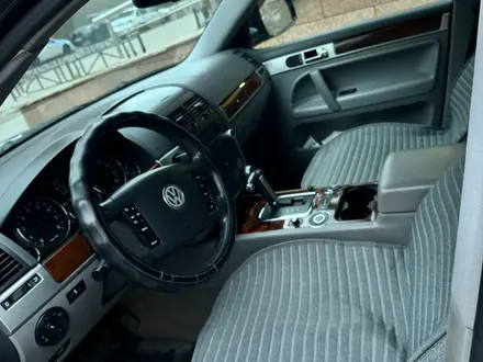 Volkswagen Touareg 2008 года за 7 900 000 тг. в Астана – фото 3