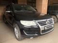 Volkswagen Touareg 2008 года за 7 900 000 тг. в Астана – фото 7