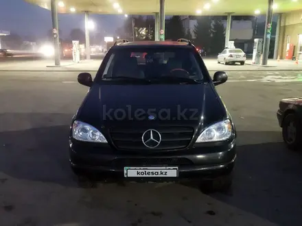 Mercedes-Benz ML 320 1998 года за 3 650 000 тг. в Алматы – фото 2