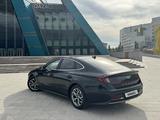 Hyundai Sonata 2022 года за 13 000 000 тг. в Астана – фото 2