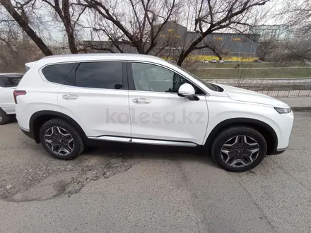 Hyundai Santa Fe 2023 года за 21 000 000 тг. в Алматы – фото 3