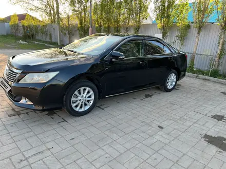 Toyota Camry 2013 года за 9 500 000 тг. в Актобе – фото 4