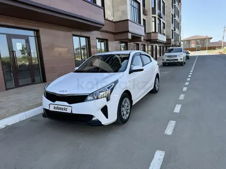 Kia Rio 2022 года за 7 800 000 тг. в Атырау