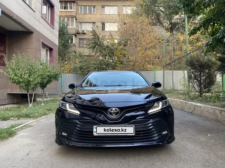 Toyota Camry 2019 года за 13 200 000 тг. в Алматы – фото 5