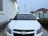 Chevrolet Cruze 2013 года за 3 500 000 тг. в Атырау – фото 2