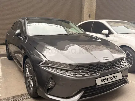 Kia K5 2021 года за 10 900 000 тг. в Алматы – фото 2
