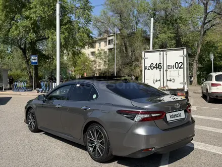 Toyota Camry 2021 года за 15 000 000 тг. в Алматы – фото 5