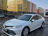 Toyota Camry 2019 года за 15 500 000 тг. в Астана – фото 2