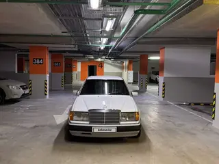 Mercedes-Benz E 230