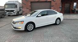 Volkswagen Passat 2014 года за 4 800 000 тг. в Атырау – фото 4