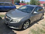 Chevrolet Cruze 2011 года за 2 800 000 тг. в Актобе – фото 2