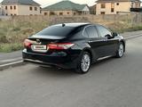 Toyota Camry 2019 года за 13 700 000 тг. в Шымкент – фото 3