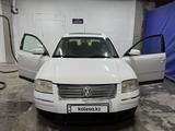 Volkswagen Passat 2003 годаүшін2 400 000 тг. в Астана