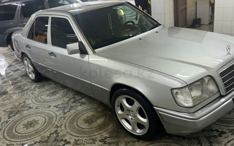 Mercedes-Benz E 320 1993 годаfor4 000 000 тг. в Алматы