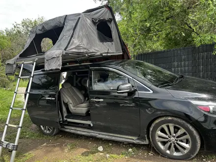 Kia Carnival 2017 года за 12 500 000 тг. в Шымкент – фото 18