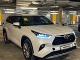 Toyota Highlander Luxe 2025 года за 29 400 000 тг. в Алматы
