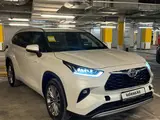 Toyota Highlander Luxe 2025 года за 29 400 000 тг. в Алматы
