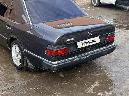 Mercedes-Benz E 300 1990 года за 1 600 000 тг. в Костанай – фото 5