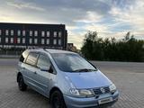 Volkswagen Sharan 1999 годаfor1 600 000 тг. в Уральск – фото 2