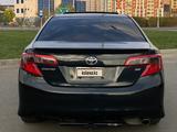 Toyota Camry 2014 года за 7 000 000 тг. в Атырау – фото 2