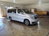 Nissan Elgrand 2004 года за 4 000 000 тг. в Атырау – фото 2