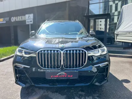 BMW X7 2021 года за 51 000 000 тг. в Астана