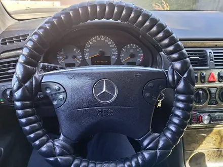 Mercedes-Benz E 320 2001 года за 4 000 000 тг. в Семей – фото 2