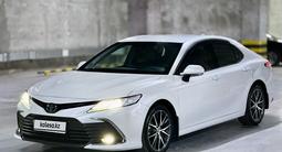 Toyota Camry 2021 года за 17 100 000 тг. в Шымкент – фото 2