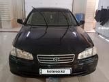 Toyota Camry 2000 года за 3 000 000 тг. в Жанаозен – фото 3