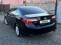 Toyota Camry 2014 года за 8 700 000 тг. в Атырау – фото 12