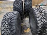 Комплект грязевых колес R22 Toyo Open Country M/T 33x12.50 за 300 000 тг. в Алматы – фото 3