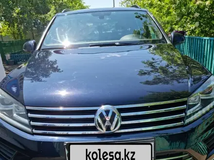 Volkswagen Touareg 2015 года за 17 800 000 тг. в Астана