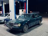 Mercedes-Benz E 200 1993 года за 800 000 тг. в Караганда – фото 5