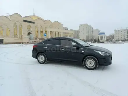 Hyundai Accent 2021 года за 8 700 000 тг. в Уральск – фото 2