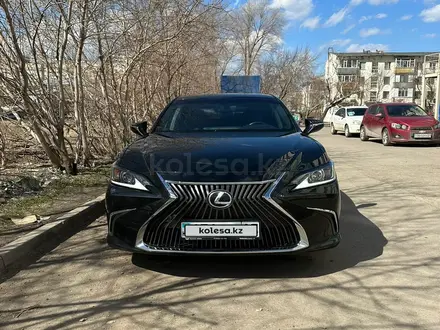 Lexus ES 250 2019 года за 19 000 000 тг. в Астана