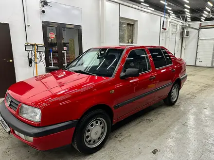 Volkswagen Vento 1994 года за 2 100 000 тг. в Караганда – фото 2