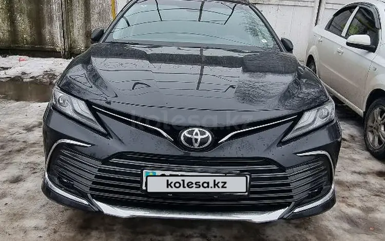 Toyota Camry 2023 года за 15 200 000 тг. в Алматы