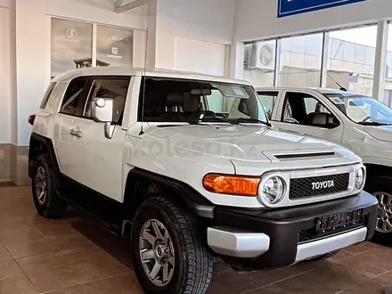 Toyota FJ Cruiser 2022 года за 26 290 000 тг. в Актау