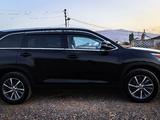Toyota Highlander 2019 года за 19 000 000 тг. в Алматы – фото 3