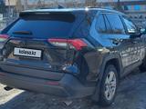 Toyota RAV4 2021 года за 17 800 000 тг. в Павлодар – фото 2