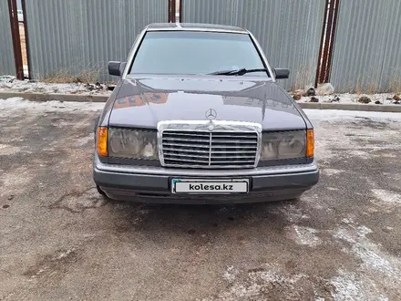 Mercedes-Benz E 320 1993 года за 1 900 000 тг. в Астана – фото 2