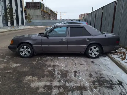 Mercedes-Benz E 320 1993 года за 1 900 000 тг. в Астана – фото 4