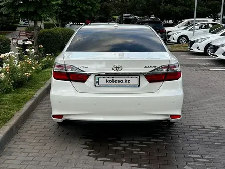 Toyota Camry 2017 года за 11 300 000 тг. в Алматы – фото 2