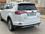 Toyota RAV4 2018 годаүшін15 900 000 тг. в Актобе – фото 4