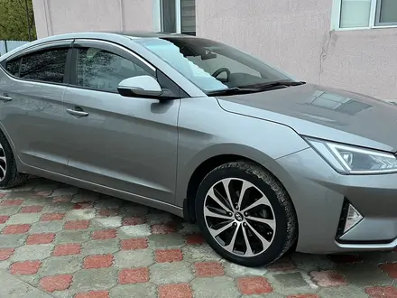 Hyundai Elantra 2019 года за 8 700 000 тг. в Атырау – фото 2