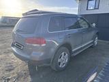 Volkswagen Touareg 2004 года за 3 500 000 тг. в Жезказган – фото 3