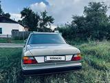 Mercedes-Benz E 230 1990 года за 2 900 000 тг. в Усть-Каменогорск – фото 3