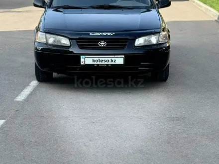 Toyota Camry 1999 года за 3 750 000 тг. в Алматы – фото 33
