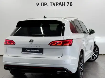 Volkswagen Touareg 2018 года за 27 750 000 тг. в Астана – фото 20