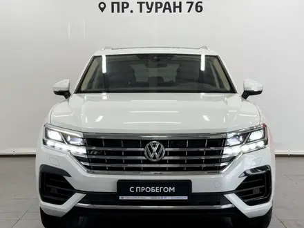 Volkswagen Touareg 2018 года за 27 750 000 тг. в Астана – фото 5